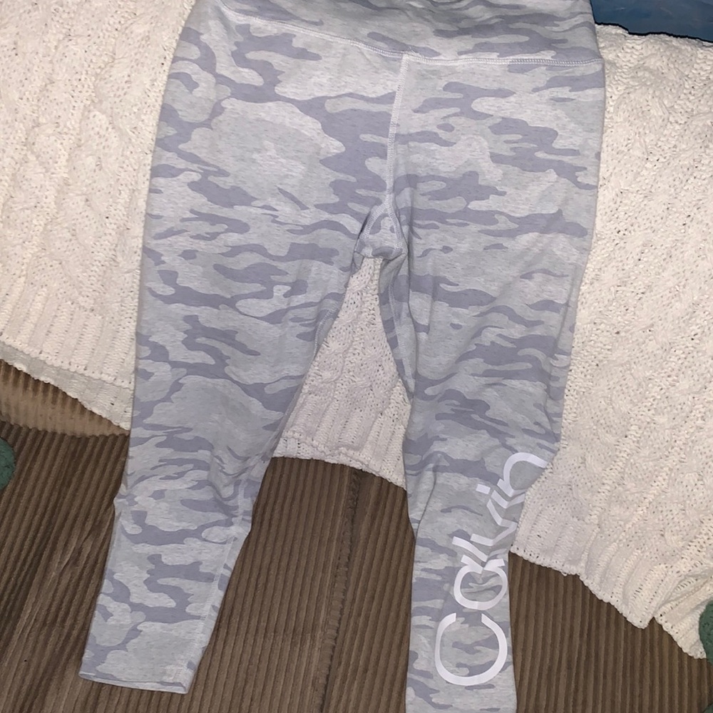 Calvin Klein Capri Leggings( like new)